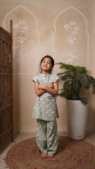 Pista Swan Kurta Set